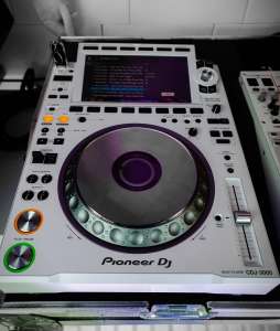   1. Pioneer DDJ-1000 Controller = 550EUR, Pioneer DDJ-SX3 Controller = 550 EUR,Pioneer CDJ-3000 Professional DJ Multi Player = 1400 EUR