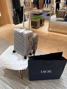 ����������� ���������� 1. ������� Dior x Rimowa